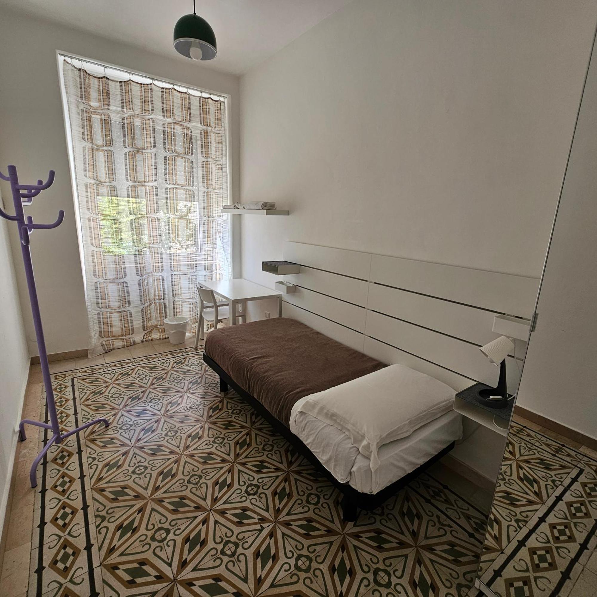 Essential Room & Parking In Centro Citta Con Parcheggio Privato E Wifi Potenza Exterior photo